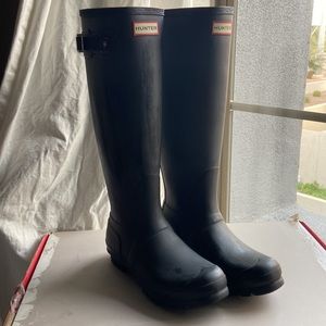 Hunter boots, black, size 8